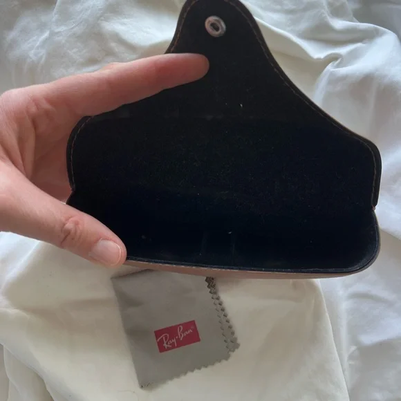 Ray-Ban Cognac Pebbled Leather Eyewear Case and cleaning cloth - Picture 4 of 4
